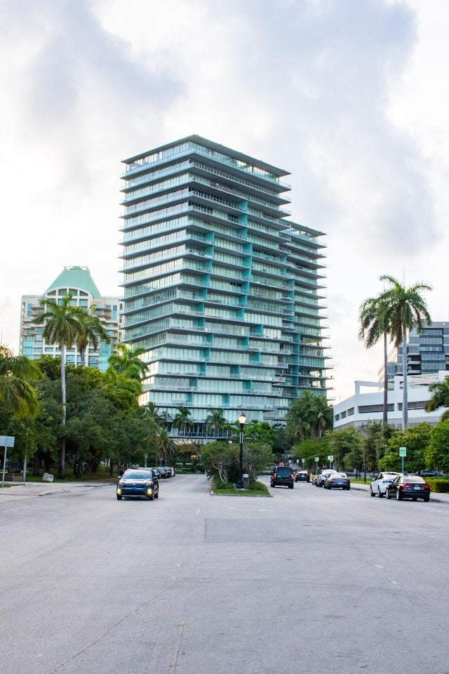Mold inspection buildings Florida – exterior of multi-unit property